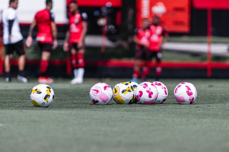 Com Vila Nova x Cruzeiro pela Série B, confira a agenda de jogos do dia