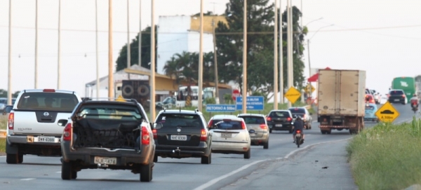 Mais de 7 mil motoristas cometeram irregularidades no feriado