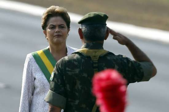 Após polêmica, ministro da Defesa devolverá competências aos militares