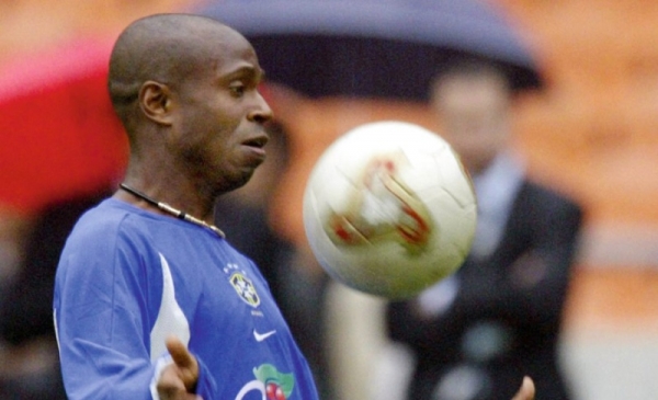 Na Bahia, PF faz busca na casa do ex-jogador Edílson