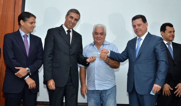 Governo lança Cartão Rural e disponibiliza serviços da Agrodefesa no Vapt Vupt