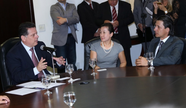 Marconi assina protocolo para instalação de nove indústrias em Goiás