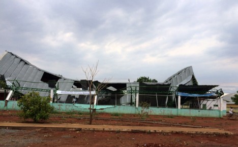 Ventania causa estragos na cidade de Nazário…