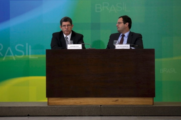 Governo vai adiar reajustes, suspender concursos e recriar CPMF