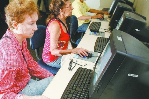 Segurados do INSS já podem ver a primeira parcela do 13º salário