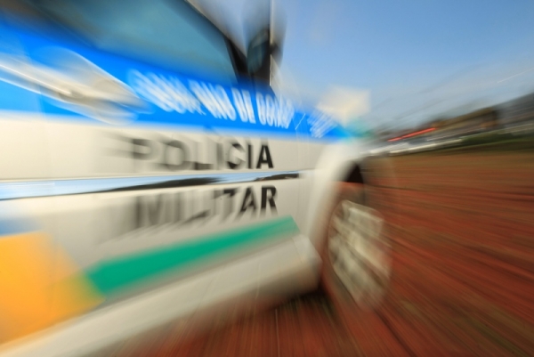 Carro clonado é apreendido em porta de boate