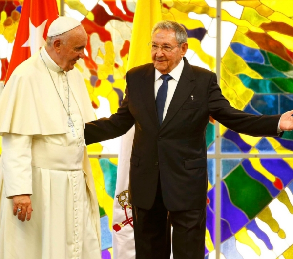 Papa pede promoção da dignidade humana