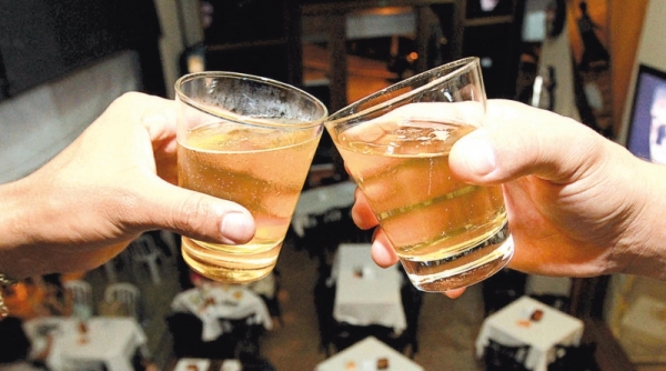 Projeto de lei quer proibir festas open bar em Goiás