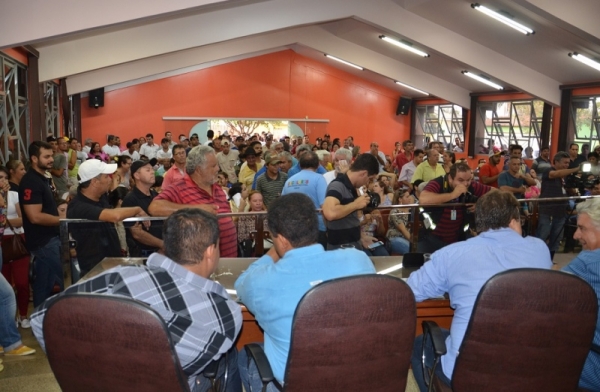 Prefeito de Itapaci tem mandato cassado  Dos 11 vereadores presentes na sessão extraordinária, 8 votaram pela cassação e