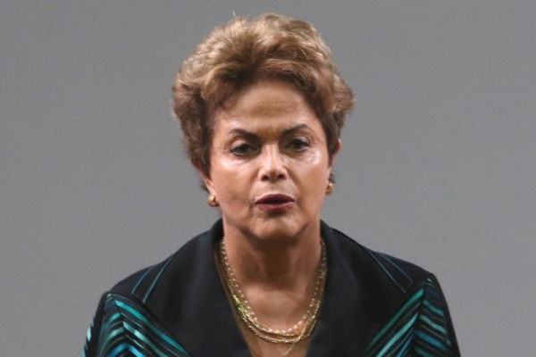 Dilma chega a NY e diz que \\\"ninguém percebeu\\\" chamas em seu helicóptero  Presidente está na cidade para cumprir um