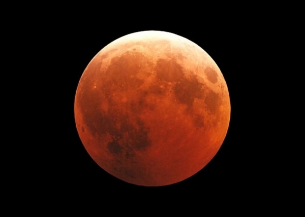 União de eclipse e superlua forma \\\"Lua de Sangue\\\", no domingo
