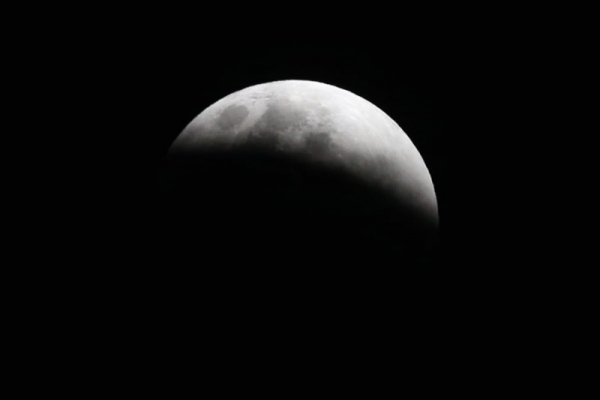 Veja foto da superlua e eclipse da lua em Goiânia