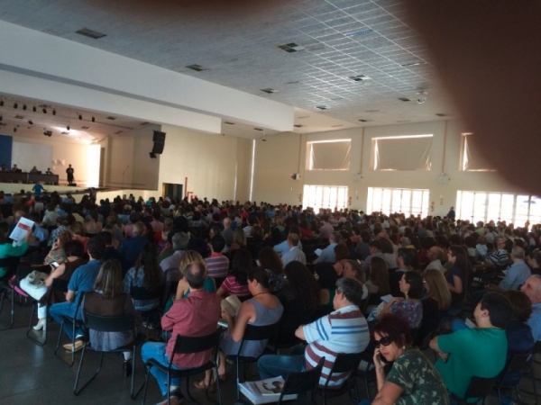 Servidores técnico-administrativos da UFG decidem permanecer em greve