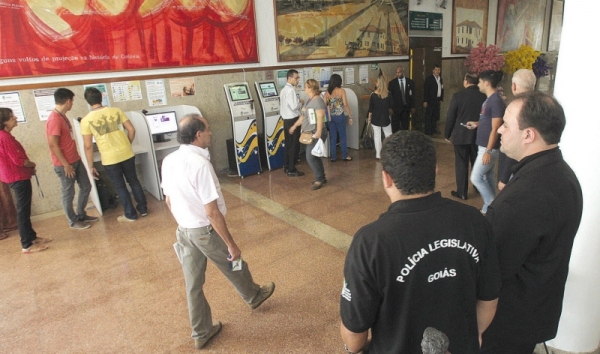 Polícia investiga servidores fantasmas na Assembleia