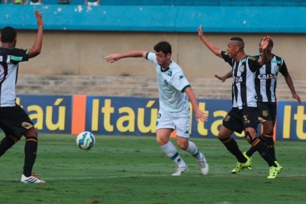 Goiás dá vexame no Serra ao perder para rival direto do Z-4