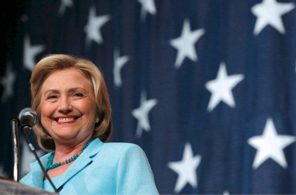 Hillary segue na liderança nas primárias democratas, mas vem perdendo terreno