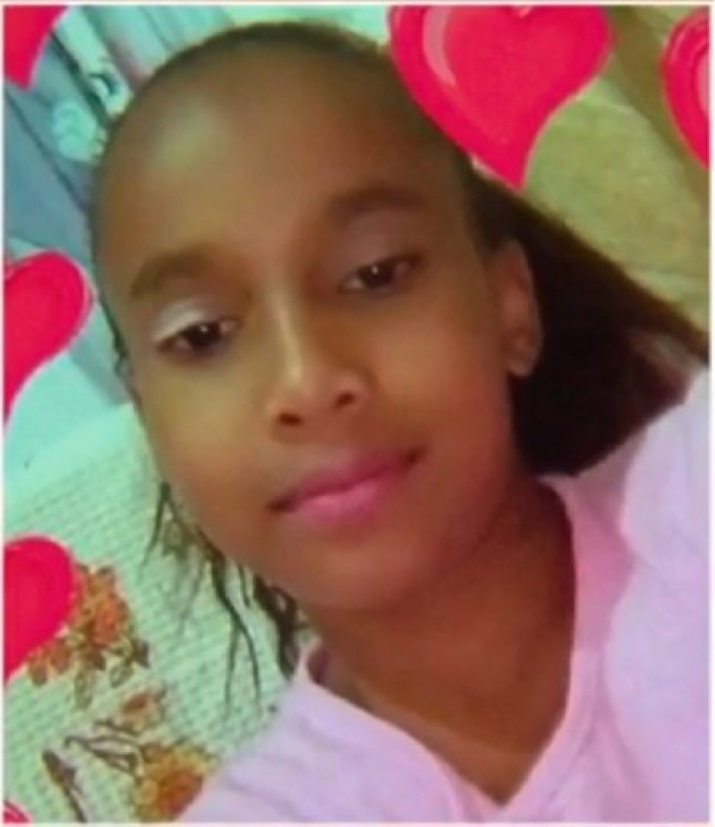 Estudante de 8 anos é morta com tiro na cabeça