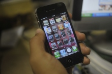 PM do Rio proíbe uso de smartphones por policiais em patrulhamento