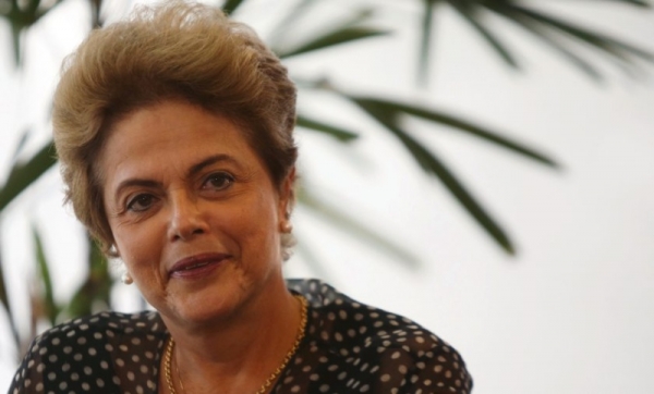 \\\"Lamento que seja um brasileiro\\\", diz Dilma sobre denúncias contra Cunha