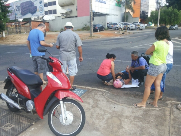 Vítima aguarda atendimento sob o sol ardente durante 40 minutos