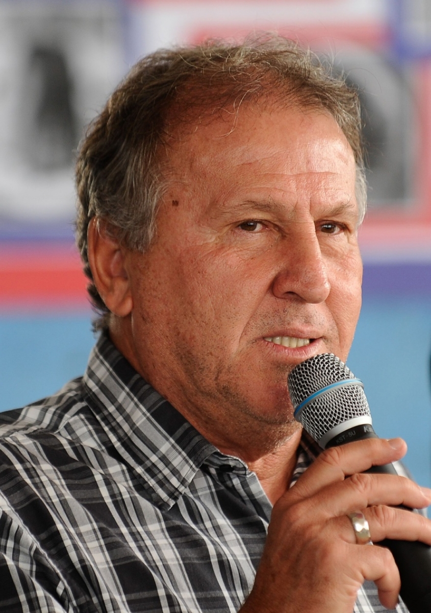 Zico desiste de candidatura à presidência da Fifa