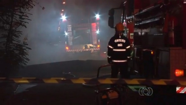 Incêndio destrói loja em Campinas