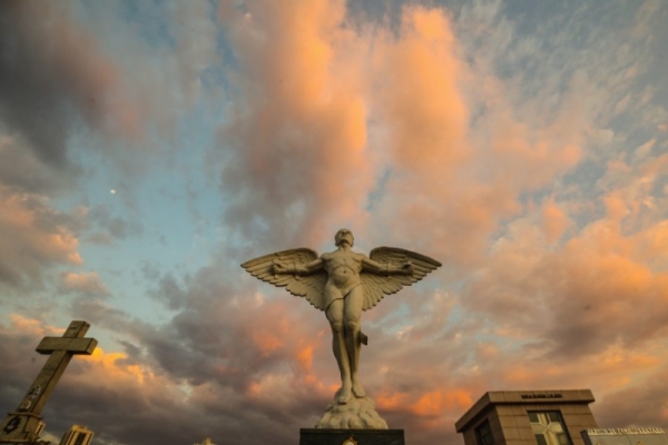 Confira o que abre e o que fecha neste feriado de Finados