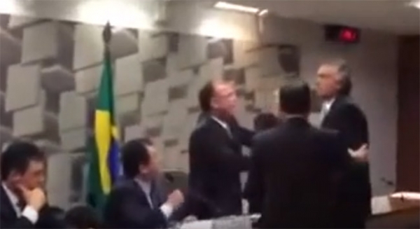 Ministro Eduardo Braga e senador Caiado discutem durante comissão