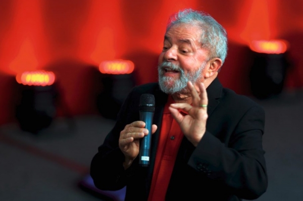 Lula sugere a Dilma que ela mantenha Temer ocupado