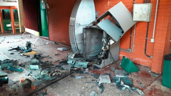 Ladrões explodem caixa eletrônico dentro da Secretaria de Educação