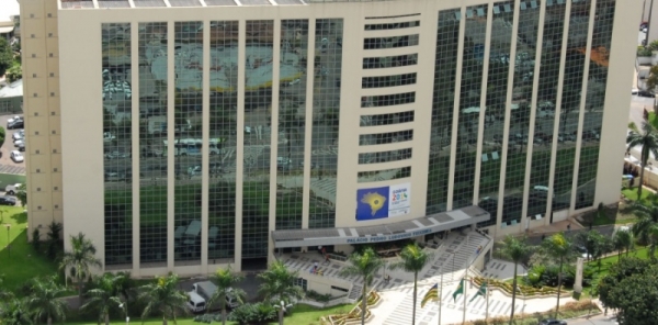 Justiça manda governo retirar fotografias de órgãos públicos