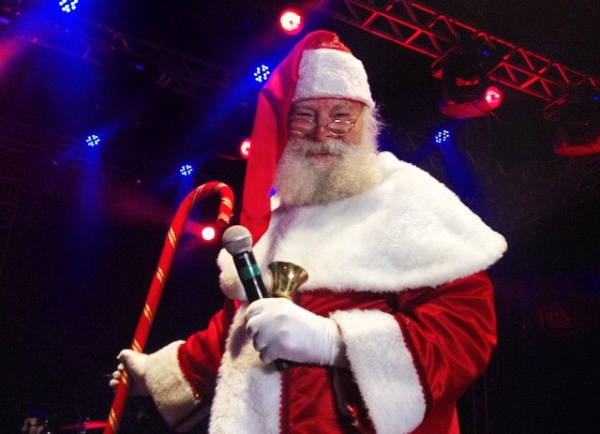 Chegada do Papai Noel marca início da programação de Natal do Flamboyant Em 2015, o tema das decorações será a cidade de