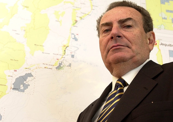 Embaixador Sebastião do Rego morre ao cair de prédio no Rio