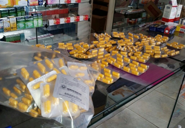 Decon fecha duas drogarias em Goiânia