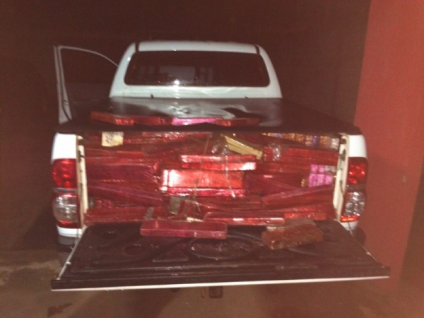 Polícia apreende mais de uma tonelada de drogas e recupera três carros