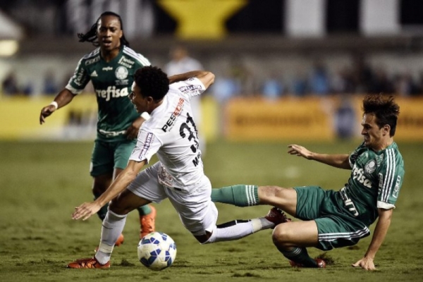 Santos vence o Palmeiras e leva vantagem para final