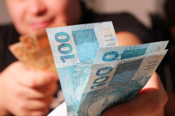 Gasto de brasileiros com viagens internacionais recua 30% até outubro