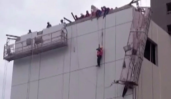 Operário escorrega de andaime em obra do Setor Bueno