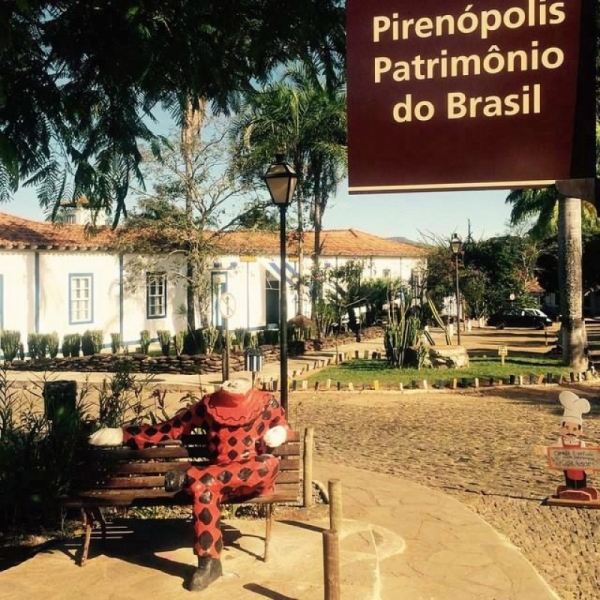 Moradores protestam contra construção de edifícios em Pirenópolis