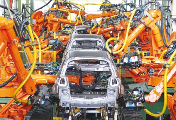 Produção industrial recua 0,7% em outubro, o 5º mês seguido de queda