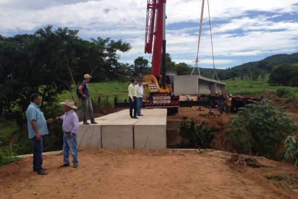 Prefeitura de São Luis faz reforma em pontes do município…