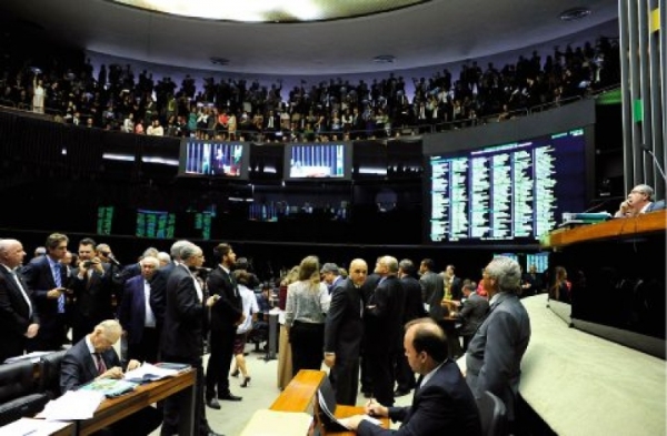 Oposição vai obstruir a Câmara até STF decidir sobre rito do impeachment