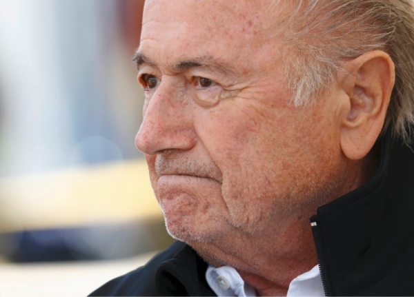 Blatter e Platini são afastados do futebol por 8 anos pela Fifa