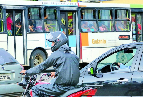 Passageiros sofrem com atrasos