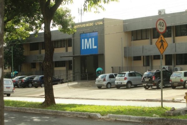 Grávida de 9 meses morta a facadas permanece sem identificação