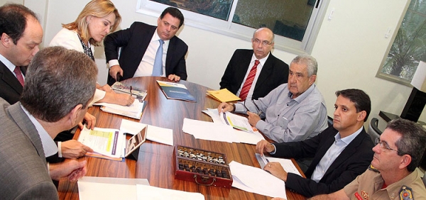 Saúde: Governador cria força-tarefa para eliminar focos do Aedes nos domicílios