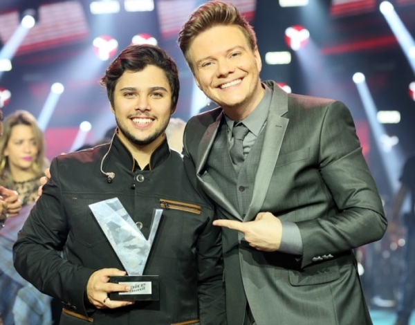 Renato Vianna é campeão da quarta edição do The Voice Brasil