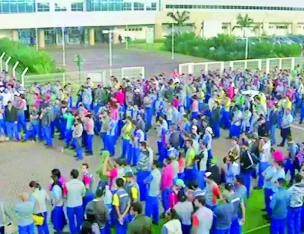 Funcionários da Caoa Hyundai protestam