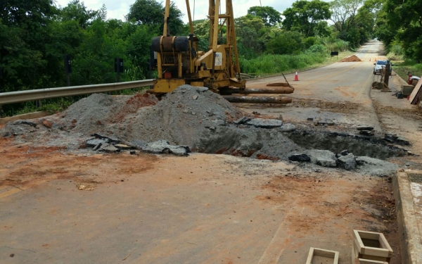 Encabeçamento de ponte na GO-060 recebe reparos