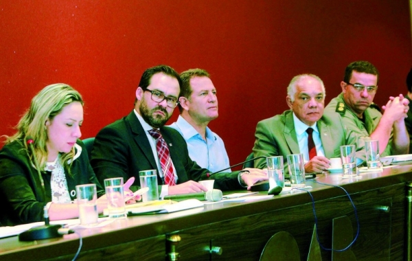 Efetivo menor, população maior